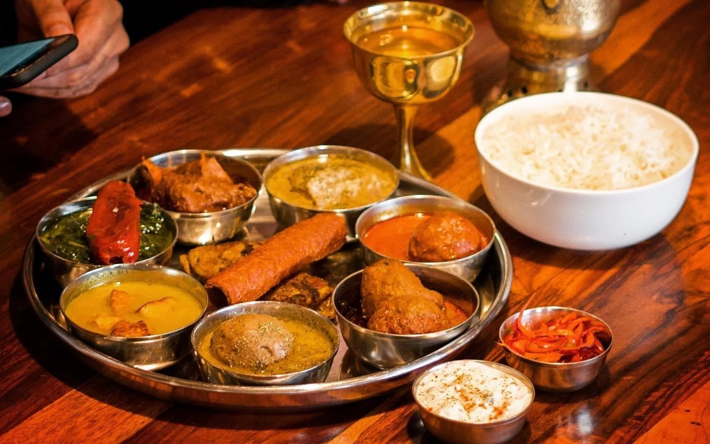 Thành phần và phong cách ẩm thực Kashmiri Thali